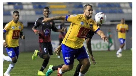 El "Ogro" Fabbiani vuelve al fútbol argentino tras un mal paso por Panamá