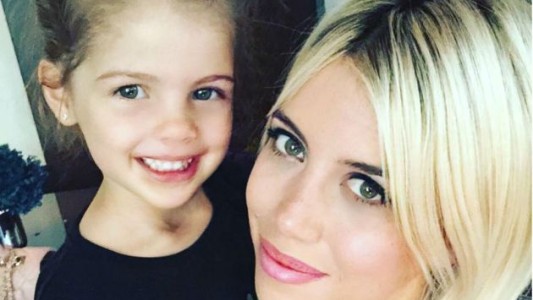 Críticas en las redes sociales a Wanda Nara por vestir a su hija Francesca como "una señora"