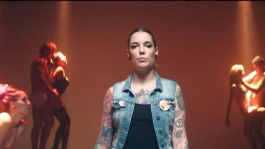 “¿Y vos, cómo aprendiste a tener sexo?”: el video viral que denuncia la pornografía machista