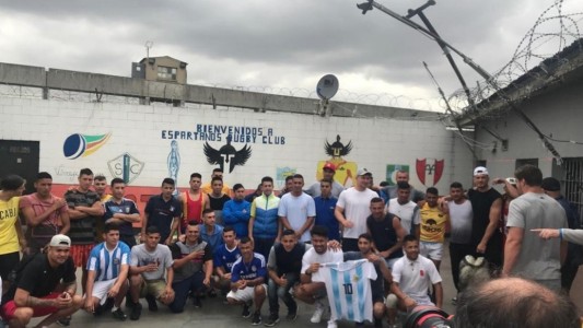 Los All Blacks dieron una clínica de Rugby en la cárcel de San Martín