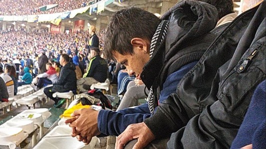 Conmovedor: el hincha de Boca ciego que fue a la cancha a escuchar a la 12