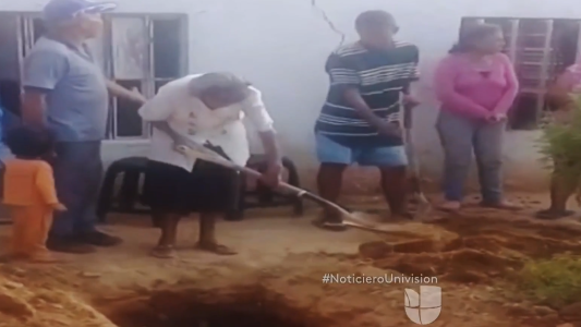 Video impactante: una madre venezolana enterro a su hijo en su casa por falta de dinero para el funeral