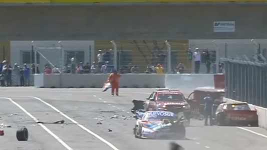 Susto en el Turismo Carretera: tremendo accidente en cadena