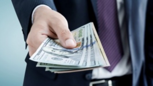 Sigue la "aspiradora" de pesos: el dólar, por debajo de los $39