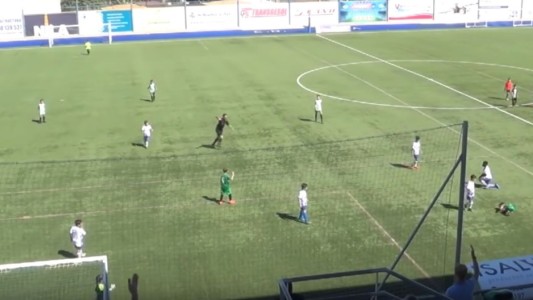 Video escalofriante: la violenta lesión de un nene de 9 años en un partido de fútbol que conmociona a España
