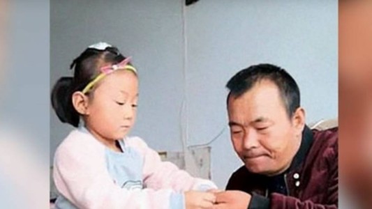 La conmovedora historia de la nena de 6 años que cuida de su padre parapléjico