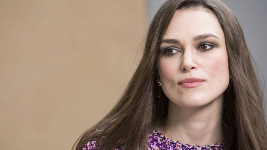 Keira Knightley criticó a Kate Middleton por mostrarse perfecta después de tener a su segunda hija: "Esconde nuestro dolor"