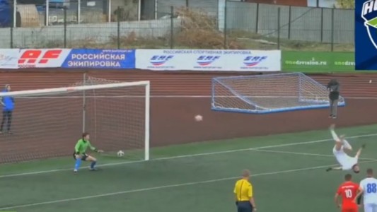 Video: gol con salto mortal