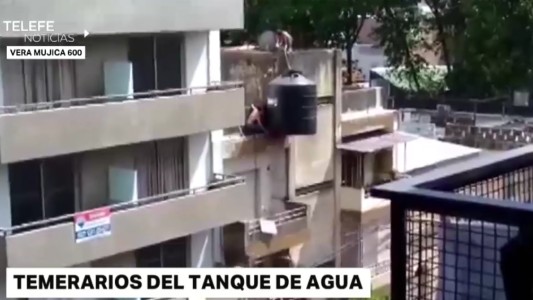 VIDEO: Mirá lo que hacen estos hombres para subir un tanque de agua a una terraza