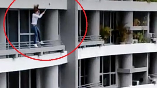 Video: cayó una mujer del piso 27 al intentar sacarse una selfie