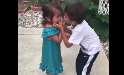 Viral: el consuelo de este nene a su hermanita estalla de ternura las redes