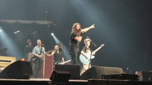 Tiene 10 años y subió a tocar una de Metallica con... ¡Foo Fighters!