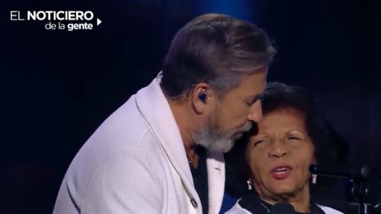 Emotivo momento en La Voz Argentina: Montaner se reencontró con su maestra de piano