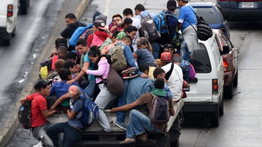 México espera con cientos de policías a los migrantes hondureños