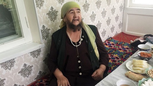 Confunden a líder del Estado Islámico con una abuela barbuda