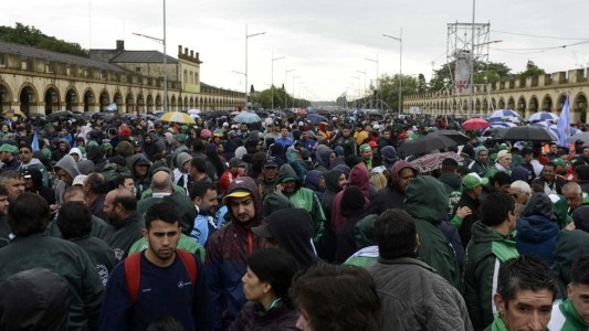 Moyano encabeza una marcha a Luján por "paz, pan y trabajo"