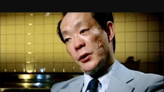 Tras confesar cómo mató y se comió a una mujer, vendió miles de libros y ahora es un éxito mediático