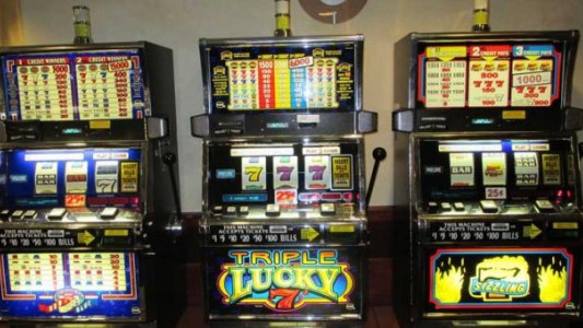 Adicto al juego perdió millones y la Justicia ordenó a la empresa de tragamonedas que se los devuelva