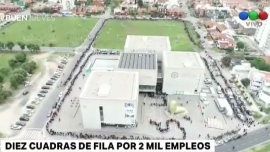 Mar del Plata: 10 cuadras de fila por 2.000 empleos