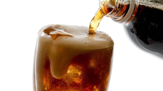 Condenaron a a un padre que alimentaba a sus hijos sólo con gaseosa