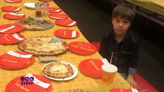 Cumplió 6 años, nadie fue a su cumple pero la NBA lo recompensó