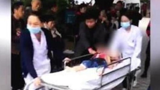 Horror en China: una mujer acuchilló a 14 nenes en una guardería