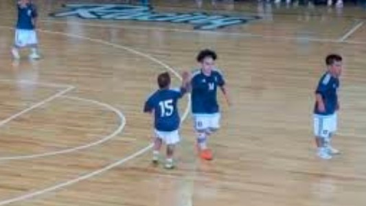 Video: el golazo de chilena de la Selección de talla baja para ganarle a Brasil