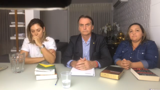 Bolsonaro se comprometió a defender "la Constitución, la democracia y la libertad"