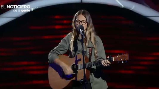 Lucila cantaba a la gorra y la rompió en "La Voz Argentina"