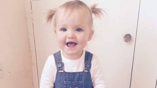 Los escalofriantes chats entre una pareja que dejó morir a su hija de 19 meses enjaulada