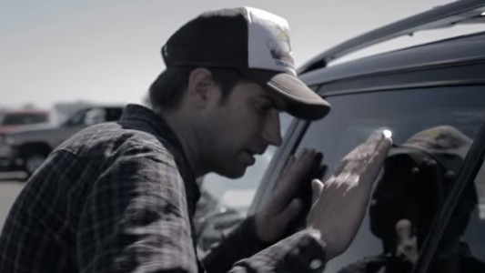 La dura campaña que busca evitar que mueran chicos olvidados en autos