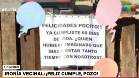 Vecinos festejaron el cumpleaños de un pozo en el asfalto