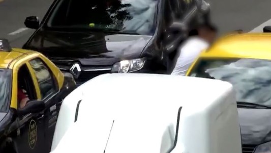 Robó un taxi y lo pescaron