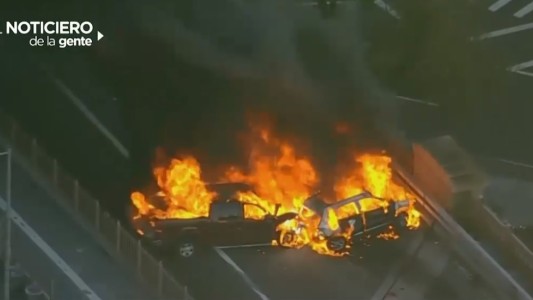 Choque y fuego en el puente de Brooklyn: un muerto