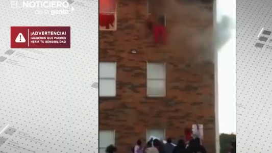 Se tiraron por la ventana para escapar del fuego