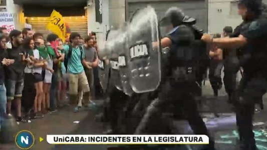 La Legislatura porteña aprobó el Proyecto UniCABA en medio de fuertes protestas