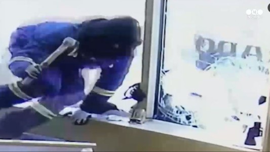 Insólito: impiden un robo con espadas