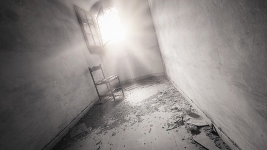 Limpiaban la casa de su madre muerta y hallaron un cadáver momificado de un bebé