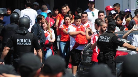 Entradas en la casa del jefe de la barra: "Alguien se las dio desde la comisión directiva de River"
