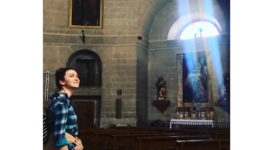 Alejandro Sanz viralizó esta versión del Ave María en una iglesia en Granada