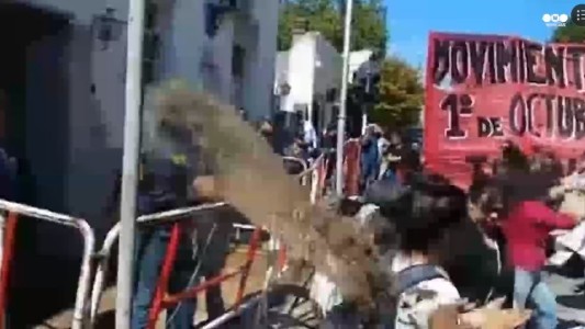 Video: manifestantes arrojaron orina y excremento a la policía