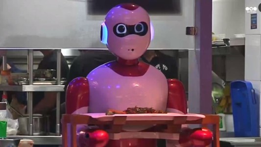 Un restaurante atendido por robots