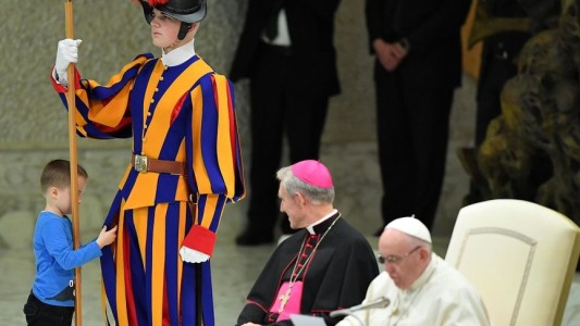 Un nene argentino con autismo se coló en la audiencia del Papa Francisco y lo saludó