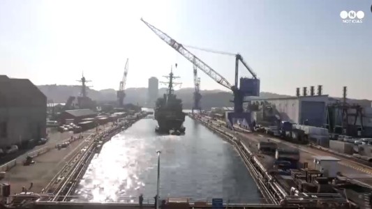 Así reparan un buque de guerra