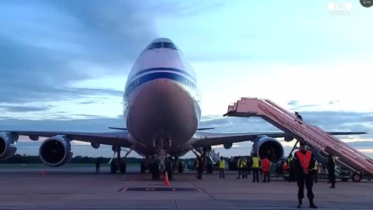 Se complicó la colocación de la escalera para que Xi Jinping descendiera del aviòn