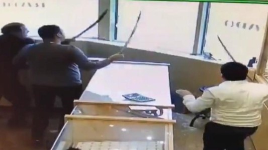 Machetes contra martillos