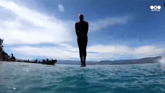 Temerarios clavadistas se divierten en la Patagonia