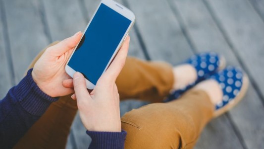 Desagradable: aseguran que los celulares tienen siete veces más bacterias que la tapa de un inodoro