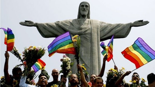 Parejas homosexuales adelantan bodas en Brasil por temor al "efecto Bolsonaro"