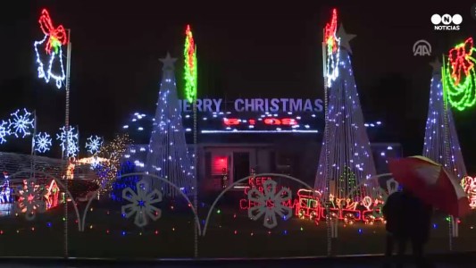 El colmo de Navidad: les quieren cobrar una multa por los adornos de su casa